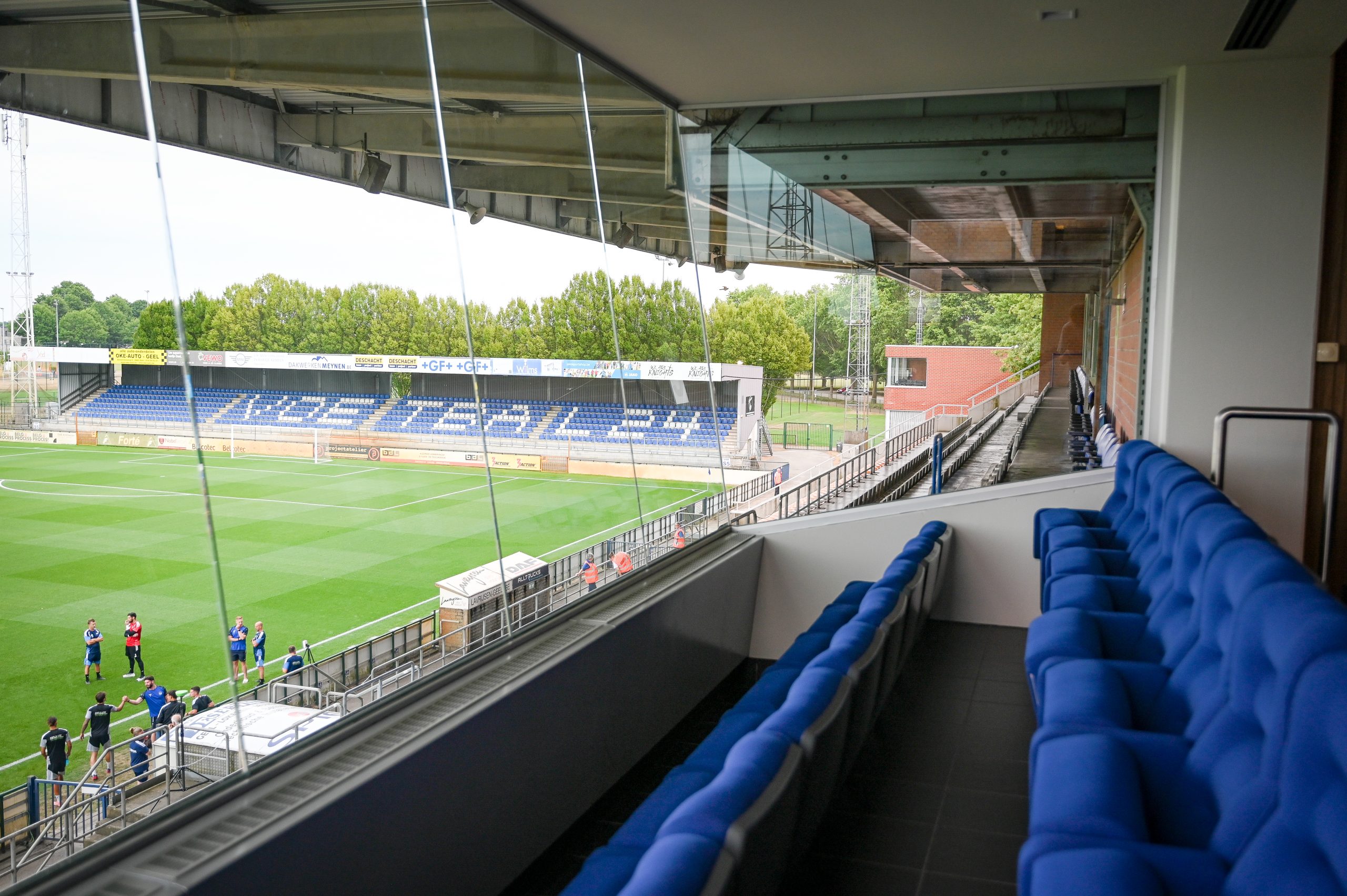De Loge - sfeerbeeld met zicht op het stadion